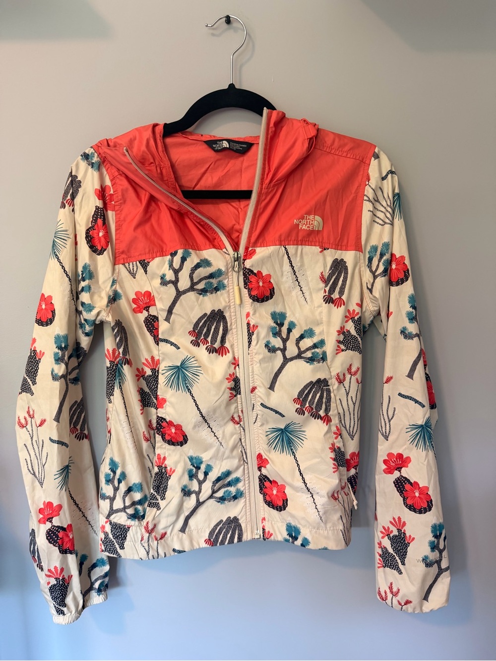The North Face Women's Cactus Windbreaker Jacket